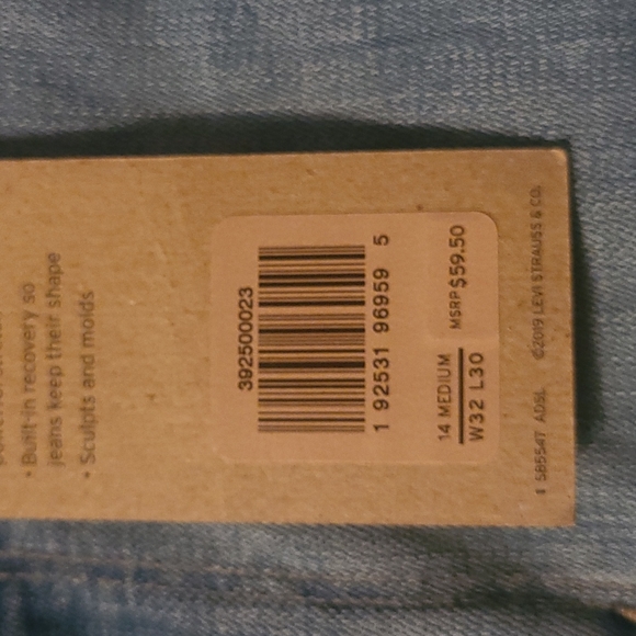 NWT !! LEVI SCULPT JEANS !! - Picture 7 of 7